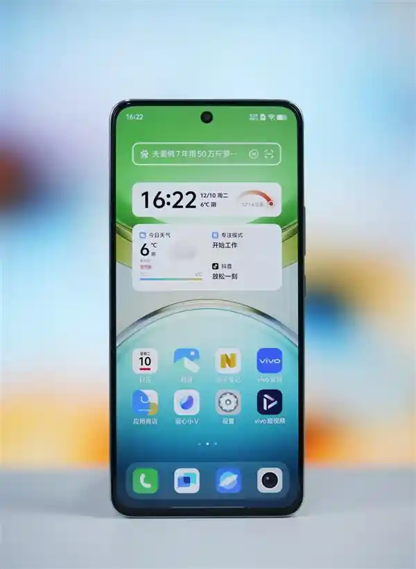 vivo Y300清新美背，让你爱不释手！