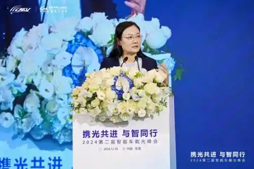 光耀未来：第二届智能车载光峰会探讨光智融合，助力智能汽车产业蓬勃发展