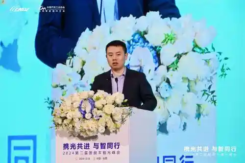 光耀未来：第二届智能车载光峰会探讨光智融合，助力智能汽车产业蓬勃发展