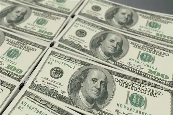 科技巨头马斯克、扎克伯格、黄仁勋等带领，全球500位亿万富翁总财富突破10万亿美元