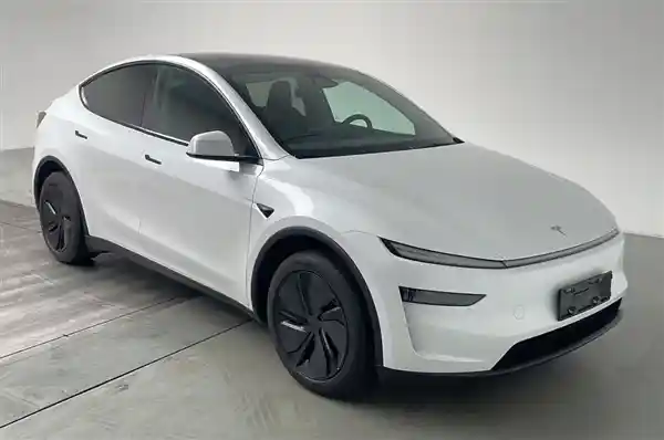 特斯拉新款Model Y再次重启传统转向拨杆！按钮转向灯引发争议