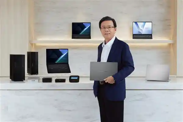 「华硕轻薄PC亮相CES2025，骁龙AI技术让触手可及！」