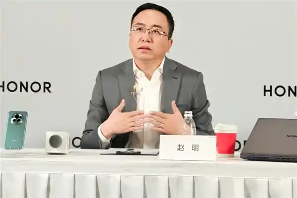 荣耀新时代：赵明任近十年总裁因身体原因辞职