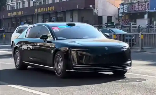 [揭秘华为奢华巨作S800路测：博主深度解读顶豪市场新趋势]