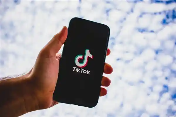 特朗普呼吁美国企业掌握TikTok 50%所有权，官方态度坚决：尊重企业自主选择