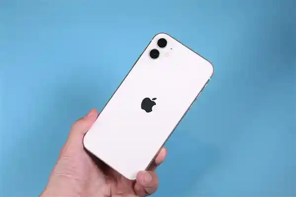 iPhone 降价惊喜！国人疯狂抢购，苹果13停产不再上架