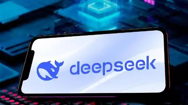 DeepSeek震撼登顶苹果中美两区App免费榜！历史性时刻，下载狂潮席卷！