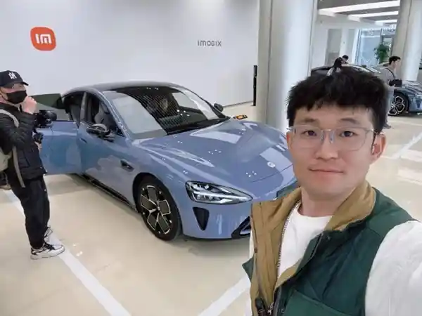 雷军亲自揭秘：小米SU7标准版，不只是天花板，更是颠覆性的车载科技利器！