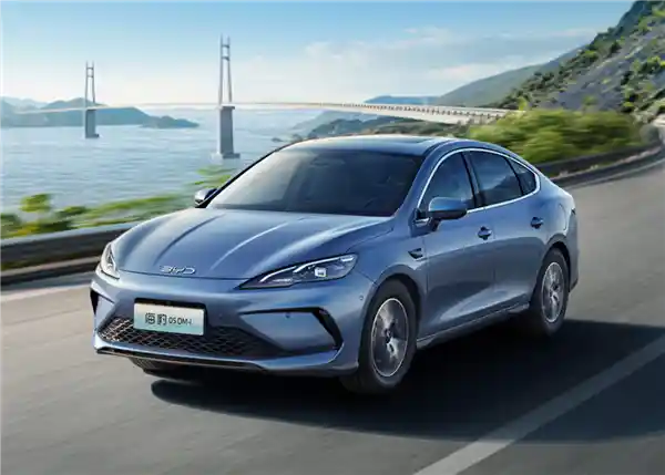 比亚迪全新海豹05DM-i上市：超低百公里油耗仅4升，性价比超高！