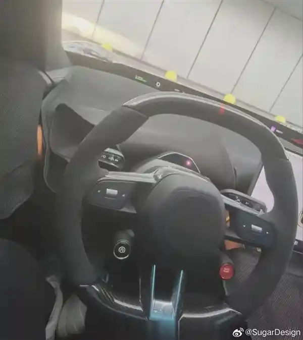 小米YU7路试曝光：智能驾驶激活，车尾神秘蓝光引热议