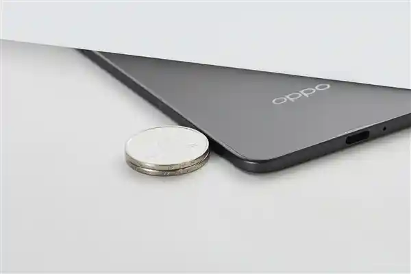 OPPO Find N5惊艳亮相：再次颠覆折叠屏设计！刘作虎展现出色工艺！