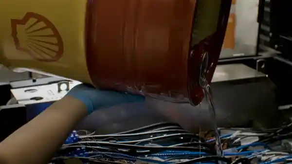 英特尔与壳牌联手推出颠覆性浸没式液冷技术，行业新标杆诞生！