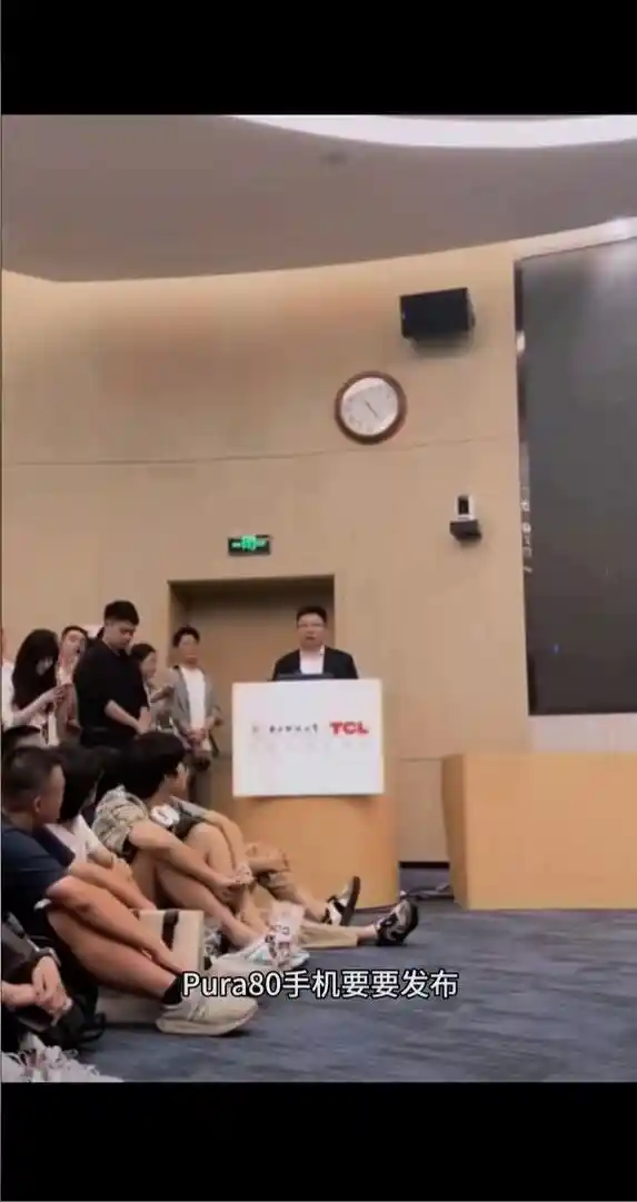 《颠覆想象！华为Pura 80系列定档6月，余承东预告鸿蒙旗舰新传奇》