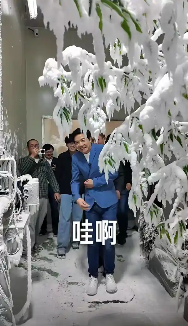 《雷军实测小米空调：零下20℃直呼冰点体验》