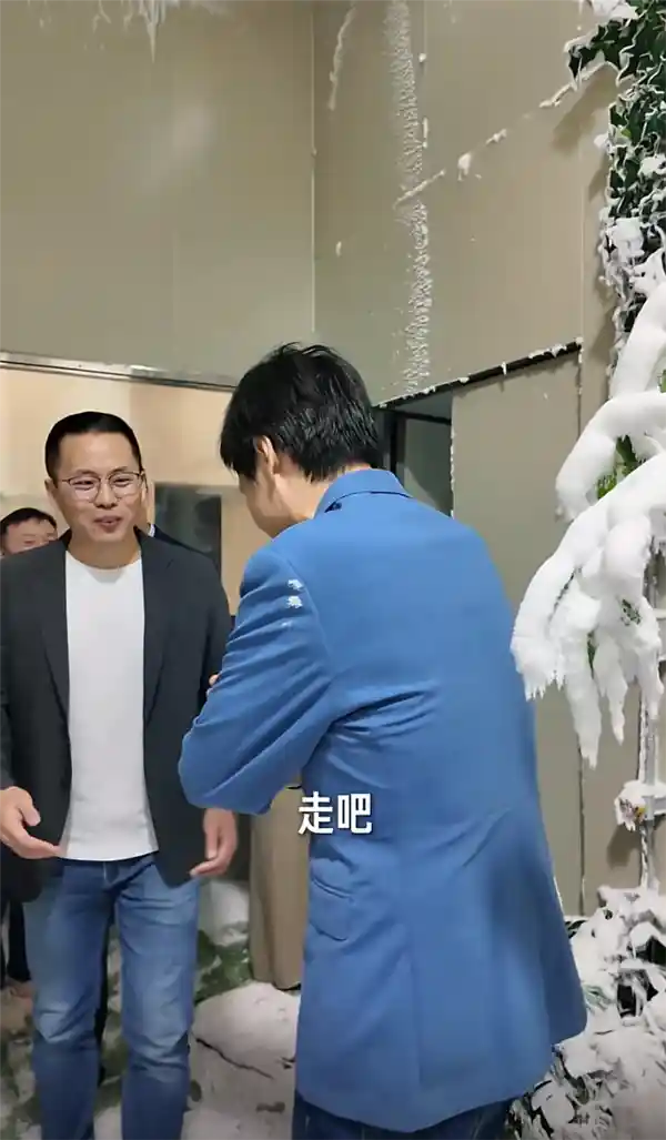 《雷军实测小米空调：零下20℃直呼冰点体验》