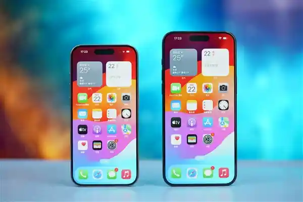 《iOS 18.5升级体验翻车：手机变暖手宝，续航崩盘仅10分钟？》