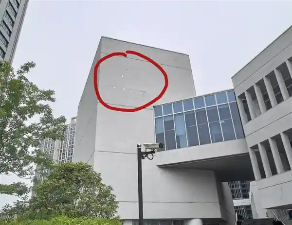 《独家曝光！哪吒汽车上海总部LOGO骤然撤下，昔日销冠转身的背后藏着什么？》