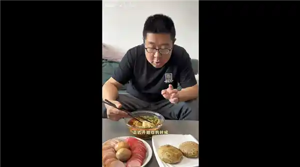 《解锁天津人的早餐密码：一场碳水炸弹的味蕾爆炸》