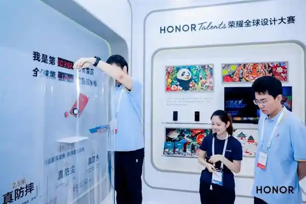 荣耀Magic V5重磅亮相，携手联通共启2025合作新篇章