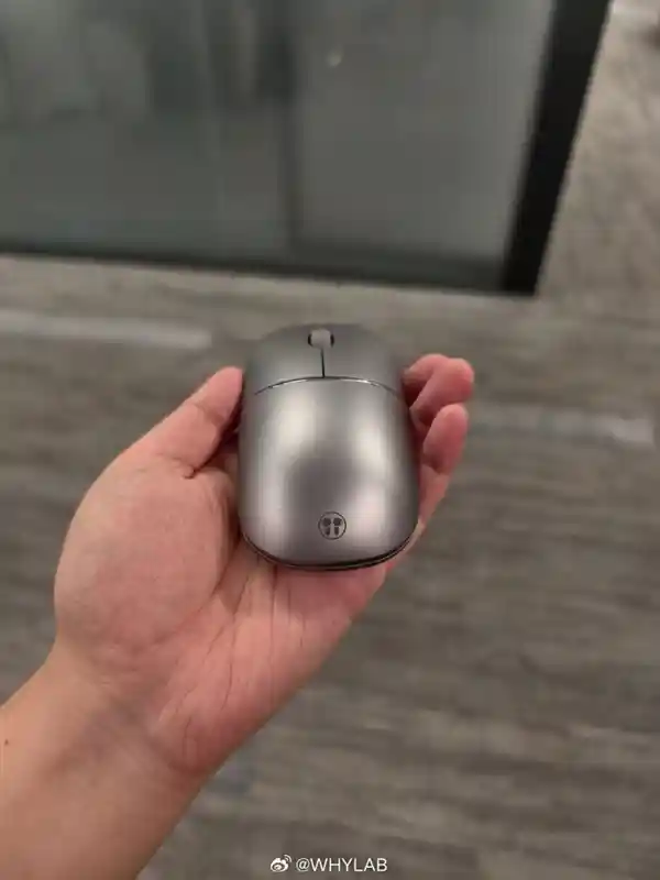 荣耀亲选翻盖鼠标曝光：内藏无线耳机，科技与设计再碰撞