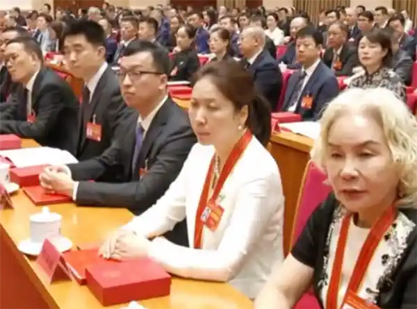 宇树科技王兴兴与理想李想亮相《新闻联播》，科技与汽车界大咖齐聚表彰大会
