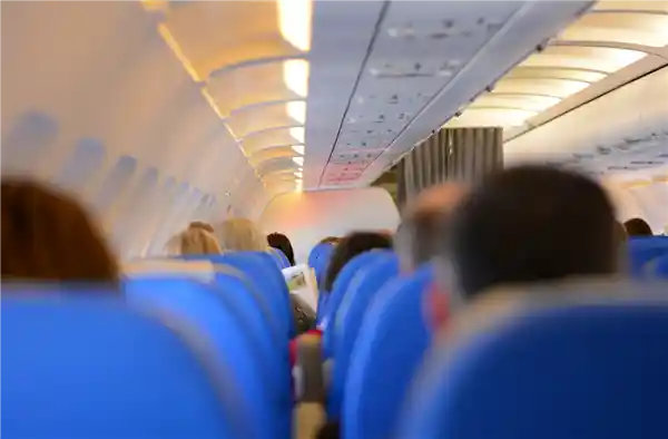 关舱门惊现两人错登航班 海南航空紧急回应