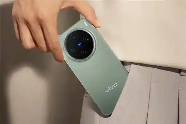 天玑9500小屏旗舰来袭！vivo X300震撼曝光