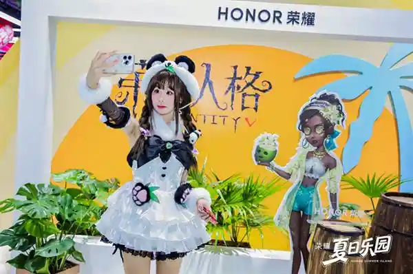荣耀GT Pro引爆2025ChinaJoy：极致性能点燃年轻玩家新狂潮