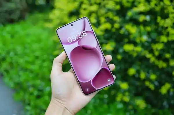 OPPO Find X9 Ultra震撼曝光：1.5K极窄直屏邂逅骁龙8 Elite 2芯